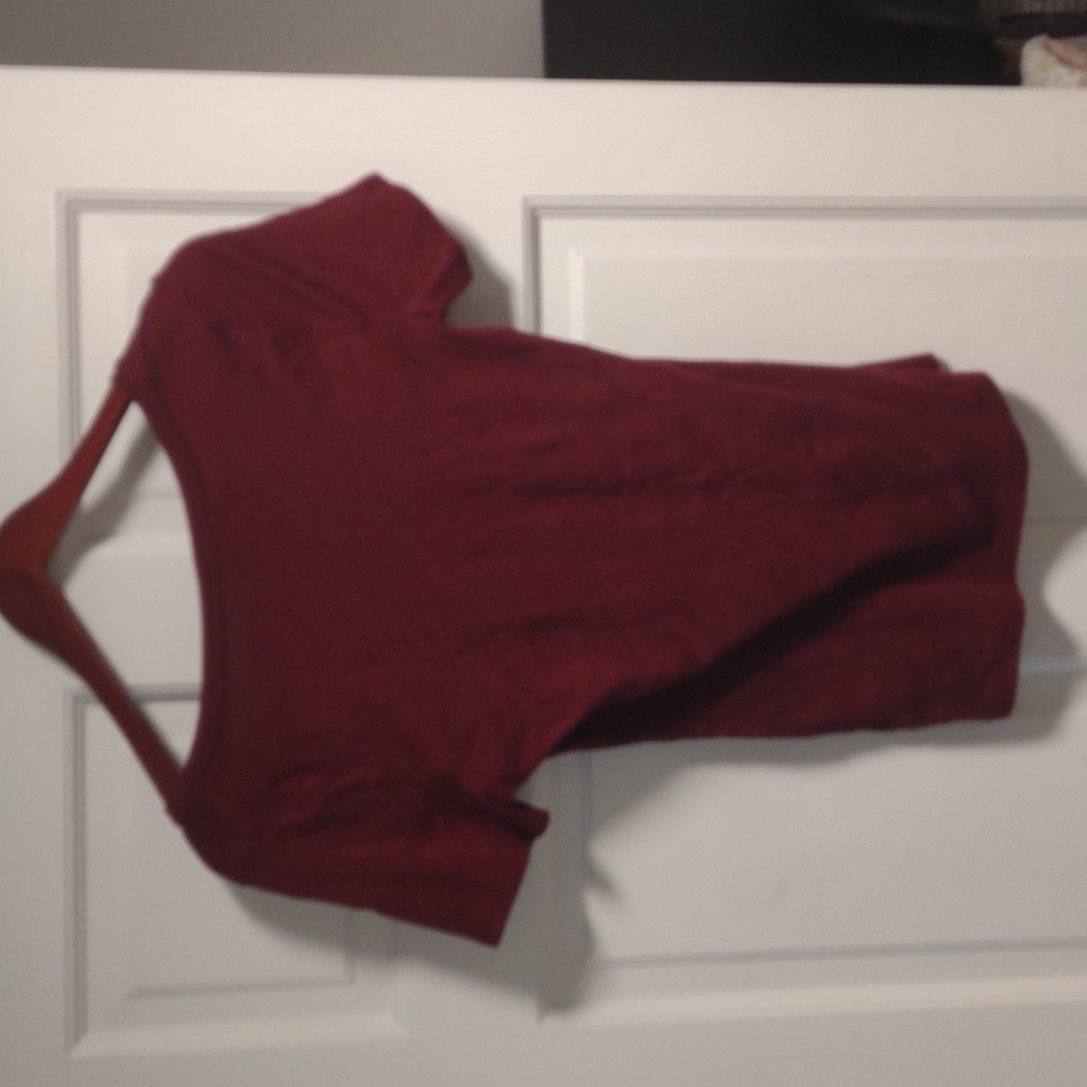 Red tshirt - Picture 2 of 2